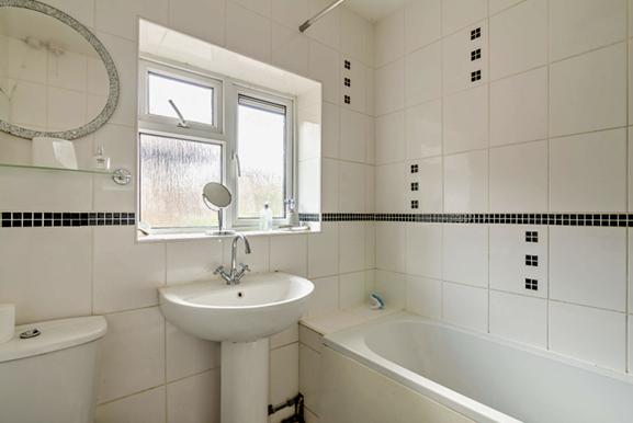 Shaftsbury Avenue bathroom