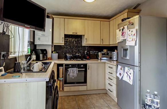 Angus Crescent kitchen